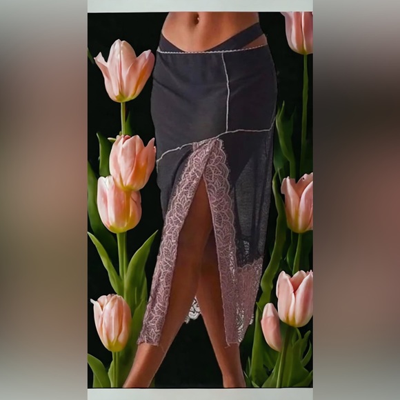 FREE PEOPLE NWOT SLIP SKIRT BLACK SHEER PLUM TRIM SZ SMALL - Picture 3 of 4